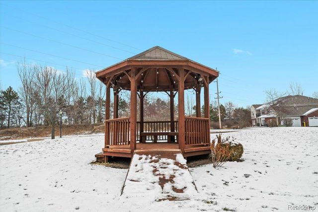 732 Eagle Drive, Fenton, MI 48430