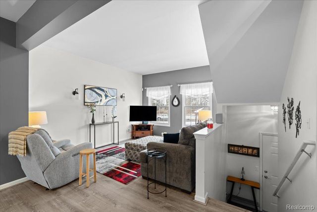 732 Eagle Drive, Fenton, MI 48430