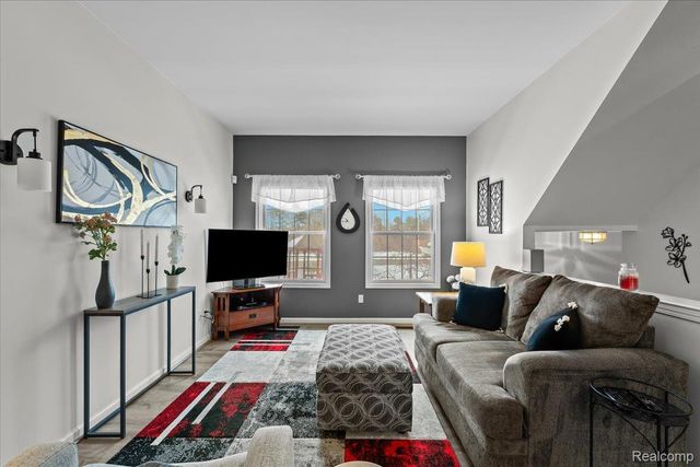 732 Eagle Drive, Fenton, MI 48430