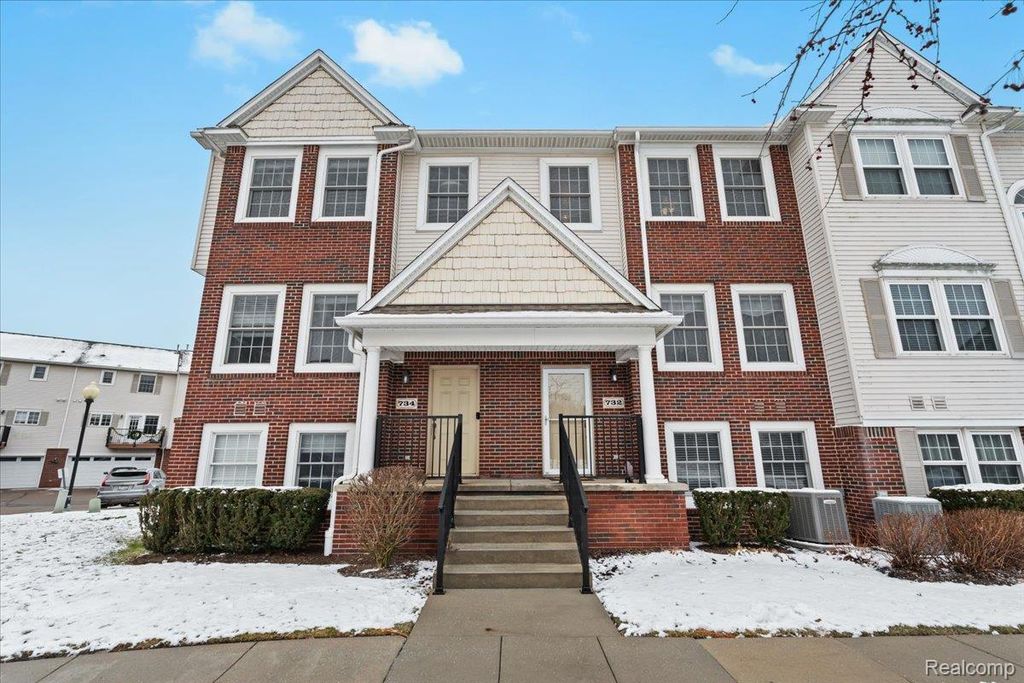 732 Eagle Drive, Fenton, MI 48430