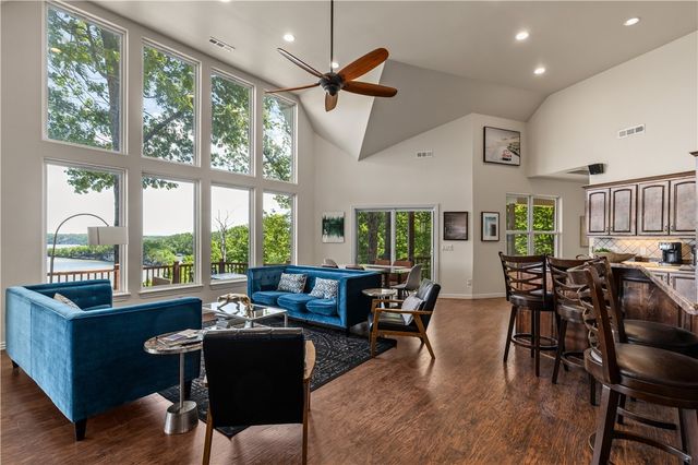 15100 Railroad Cut Road, Rogers, AR 72756