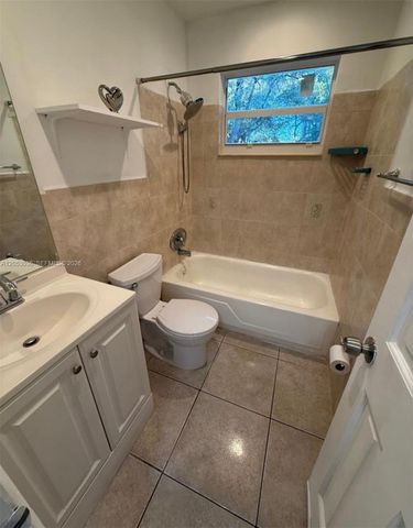 620 SW 7th Avenue, Hallandale Beach, FL 33009