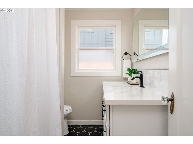 315 N Holland St, Portland, OR 97217