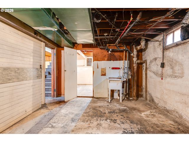 315 N Holland St, Portland, OR 97217