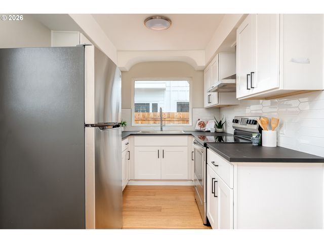 315 N Holland St, Portland, OR 97217