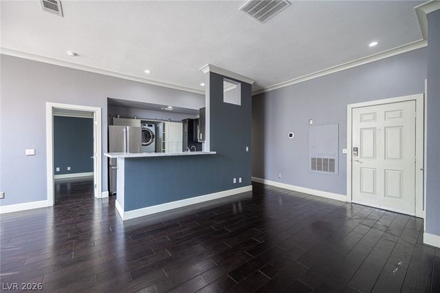 3150 Soft Breezes Drive 2047, Las Vegas, NV 89128