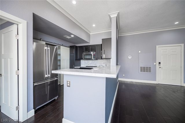 3150 Soft Breezes Drive 2047, Las Vegas, NV 89128