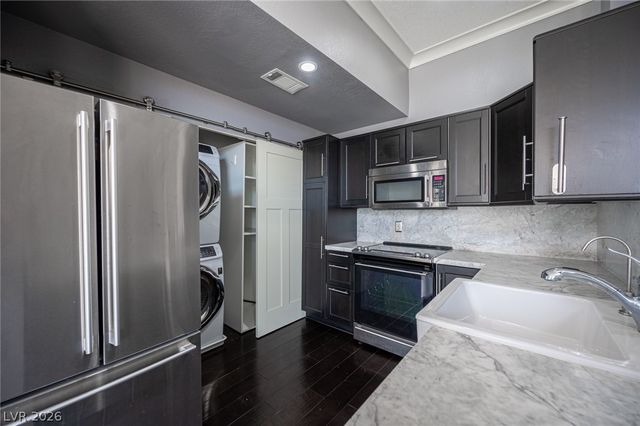 3150 Soft Breezes Drive 2047, Las Vegas, NV 89128