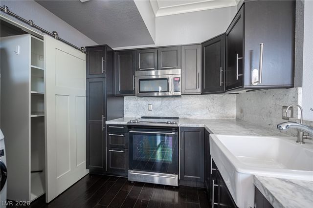 3150 Soft Breezes Drive 2047, Las Vegas, NV 89128