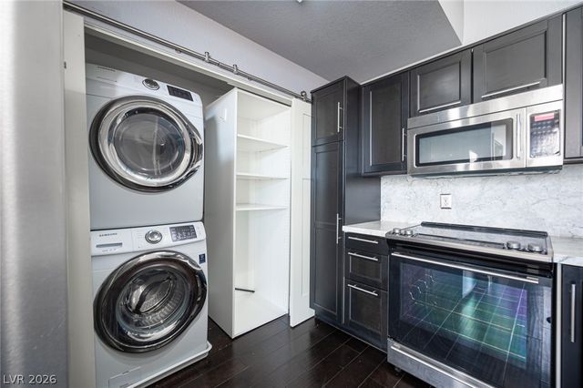 3150 Soft Breezes Drive 2047, Las Vegas, NV 89128