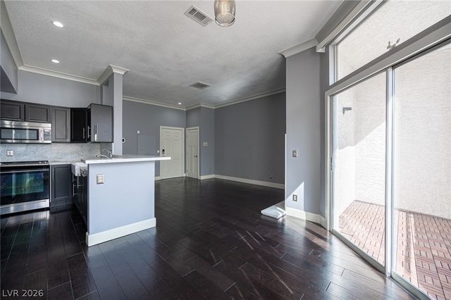 3150 Soft Breezes Drive 2047, Las Vegas, NV 89128