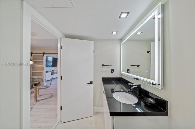 2301 Collins Ave 1130, Miami Beach, FL 33139