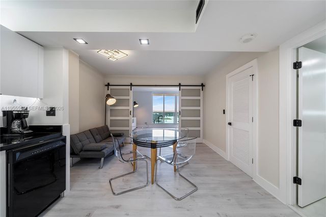 2301 Collins Ave 1130, Miami Beach, FL 33139