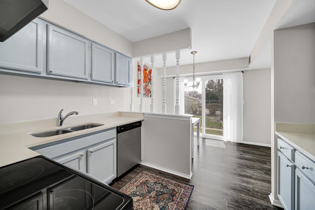611 Kendall Court, Schaumburg, IL 60194