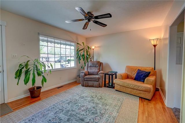 19021 E Ponca Drive, Independence, MO 64056