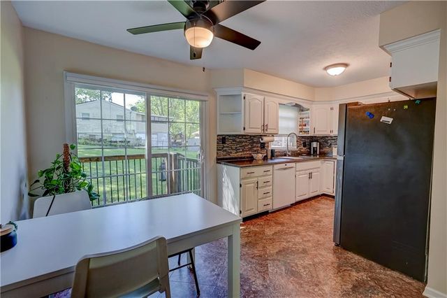 19021 E Ponca Drive, Independence, MO 64056