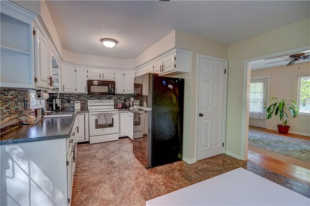 19021 E Ponca Drive, Independence, MO 64056