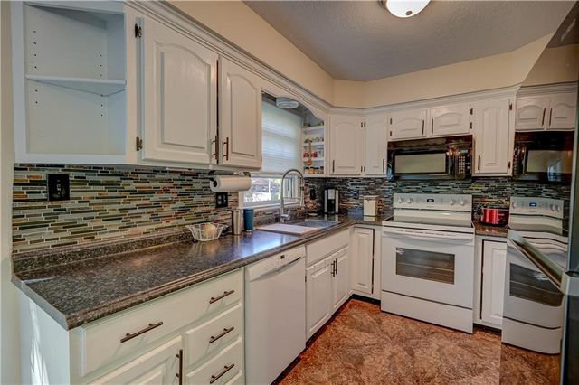 19021 E Ponca Drive, Independence, MO 64056