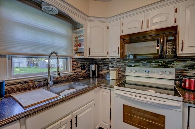 19021 E Ponca Drive, Independence, MO 64056