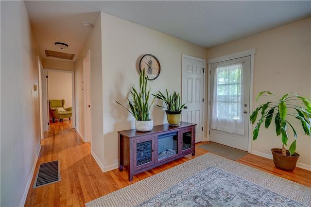 19021 E Ponca Drive, Independence, MO 64056