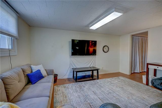 19021 E Ponca Drive, Independence, MO 64056