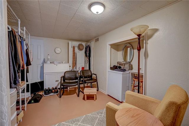 19021 E Ponca Drive, Independence, MO 64056