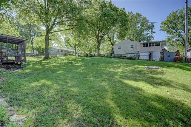 19021 E Ponca Drive, Independence, MO 64056