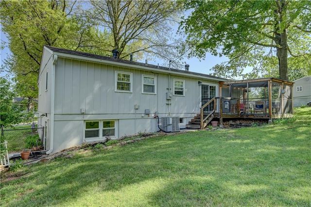 19021 E Ponca Drive, Independence, MO 64056