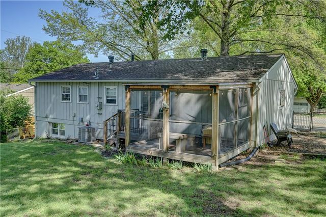 19021 E Ponca Drive, Independence, MO 64056
