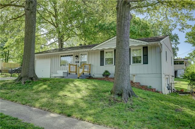 19021 E Ponca Drive, Independence, MO 64056