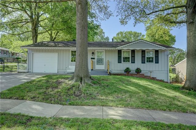 19021 E Ponca Drive, Independence, MO 64056