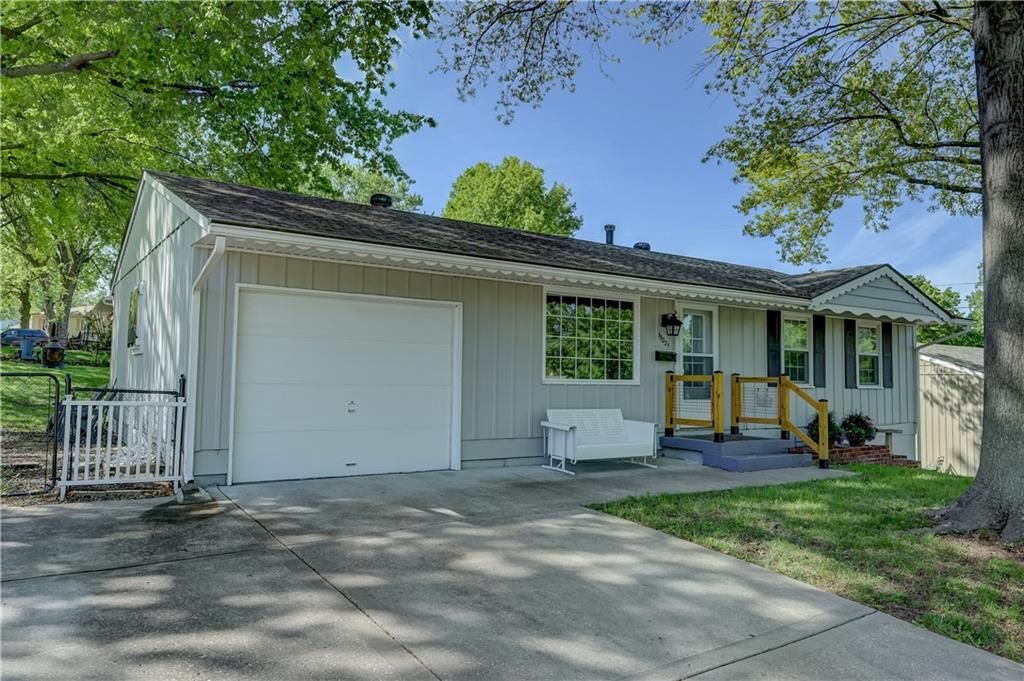 19021 E Ponca Drive, Independence, MO 64056