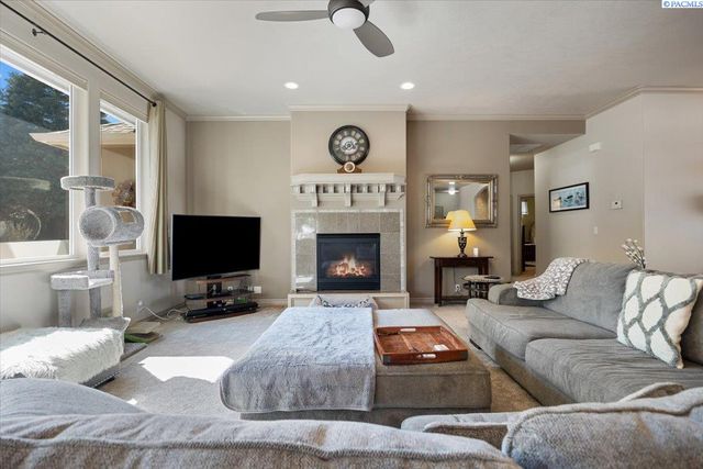 8903 W 6th Ave, Kennewick, WA 99336