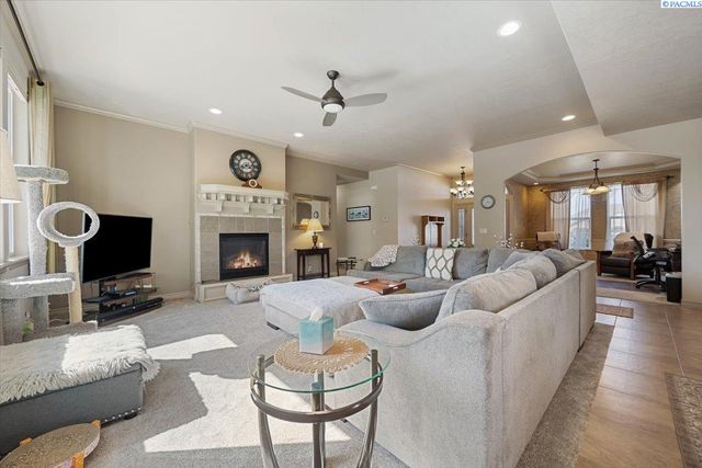 8903 W 6th Ave, Kennewick, WA 99336