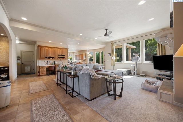 8903 W 6th Ave, Kennewick, WA 99336