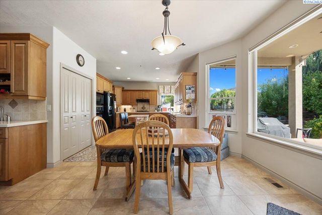 8903 W 6th Ave, Kennewick, WA 99336