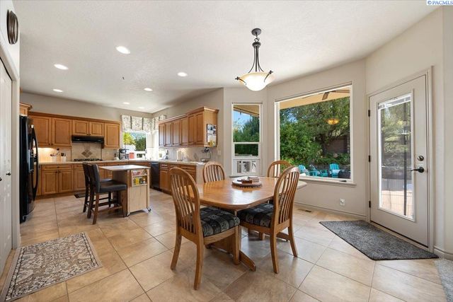 8903 W 6th Ave, Kennewick, WA 99336