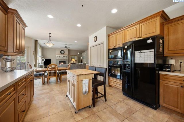 8903 W 6th Ave, Kennewick, WA 99336