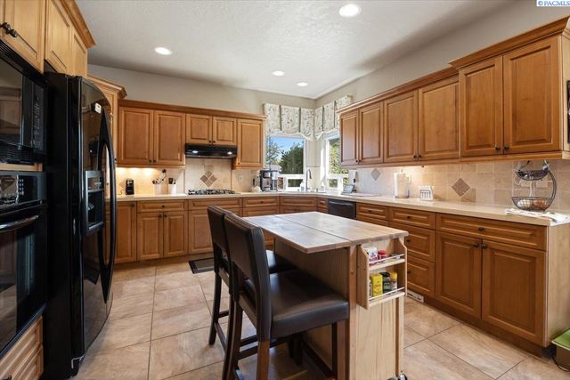 8903 W 6th Ave, Kennewick, WA 99336