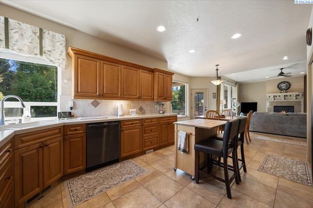 8903 W 6th Ave, Kennewick, WA 99336