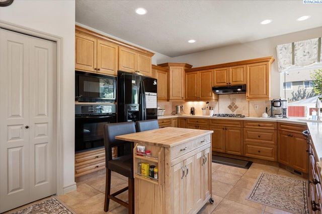 8903 W 6th Ave, Kennewick, WA 99336