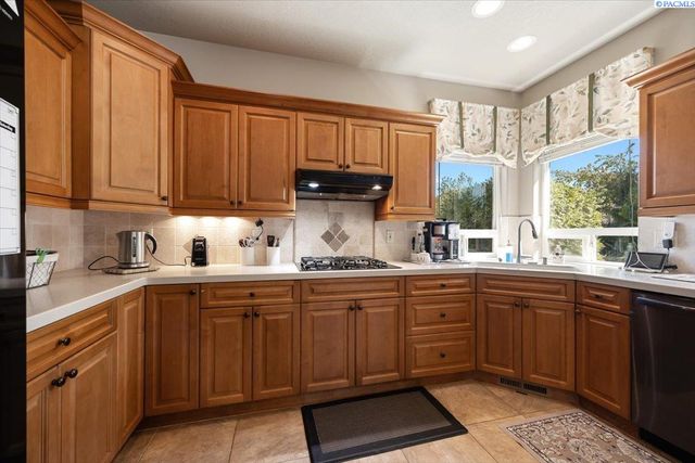 8903 W 6th Ave, Kennewick, WA 99336