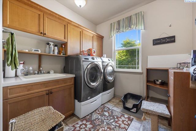 8903 W 6th Ave, Kennewick, WA 99336