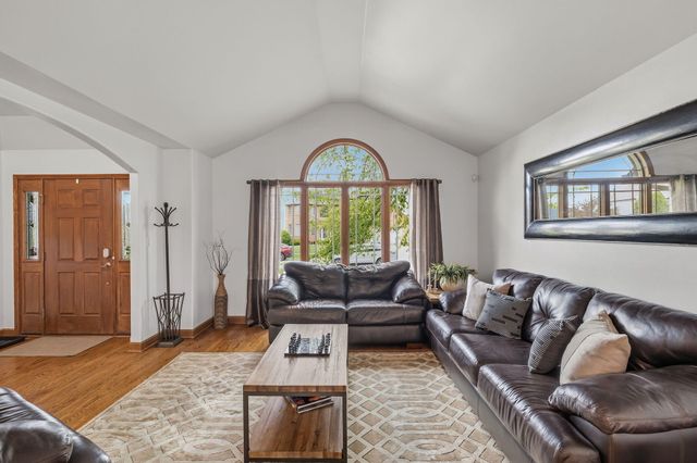 108 Exeter Road, Munster, IN 46321