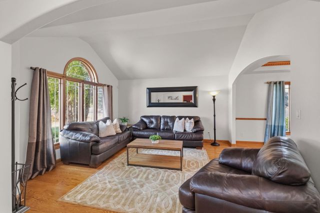 108 Exeter Road, Munster, IN 46321