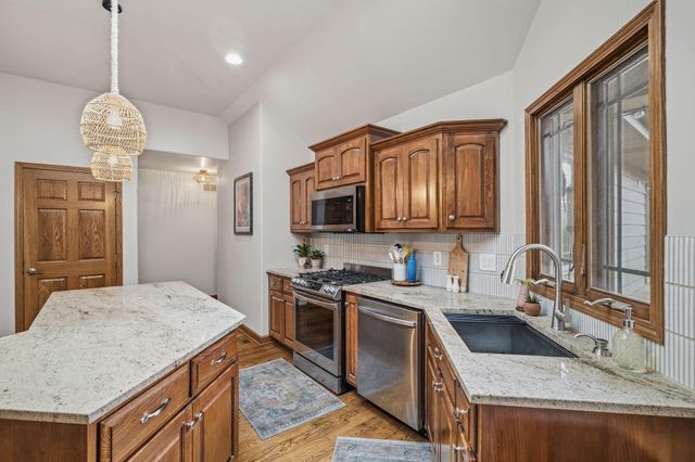 108 Exeter Road, Munster, IN 46321
