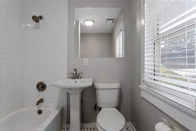 915 E 29th Street, Kansas City, MO 64109