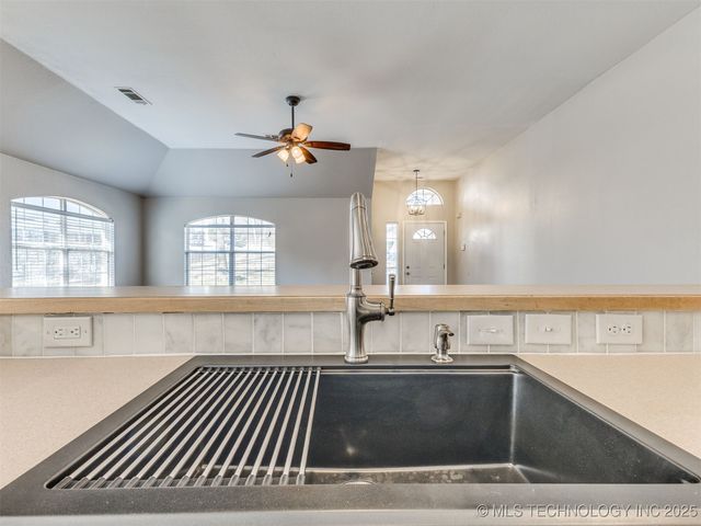 118 E 48th Street, Sand Springs, OK 74063