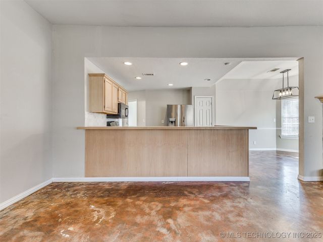 118 E 48th Street, Sand Springs, OK 74063