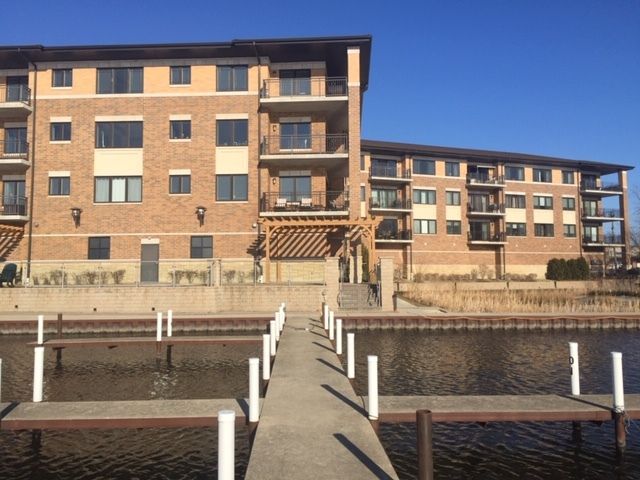 728 Diamond Lake Road 205, Mundelein, IL 60060